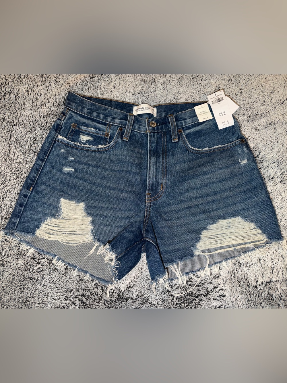 NWT Abercrombie & Fitch Mid-Rise Boyfriend Denim Shorts in Blue